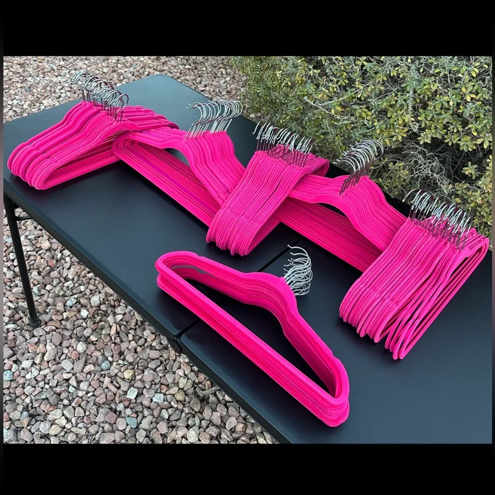 Velvet heavy duty Hangers set of 114 count, used in good condition.